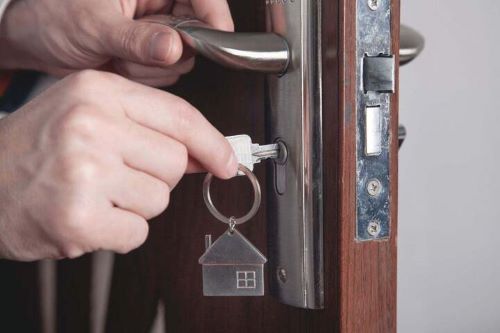 Khóa cửa mở bằng chìa, Tin 9, OLM Khóa cửa mở bằng chìa, Tin 9, OLM